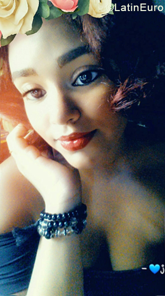 Date this stunning Dominican Republic girl Jatna from Santo Domingo DO34384
