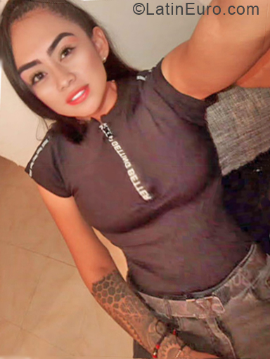 Date this young Colombia girl Alexa from Cali CO25148