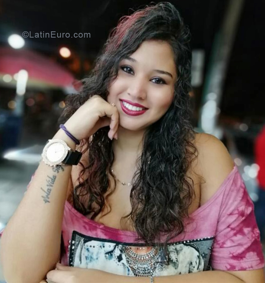 Date this good-looking Colombia girl Colombiana from Medellin CO25156