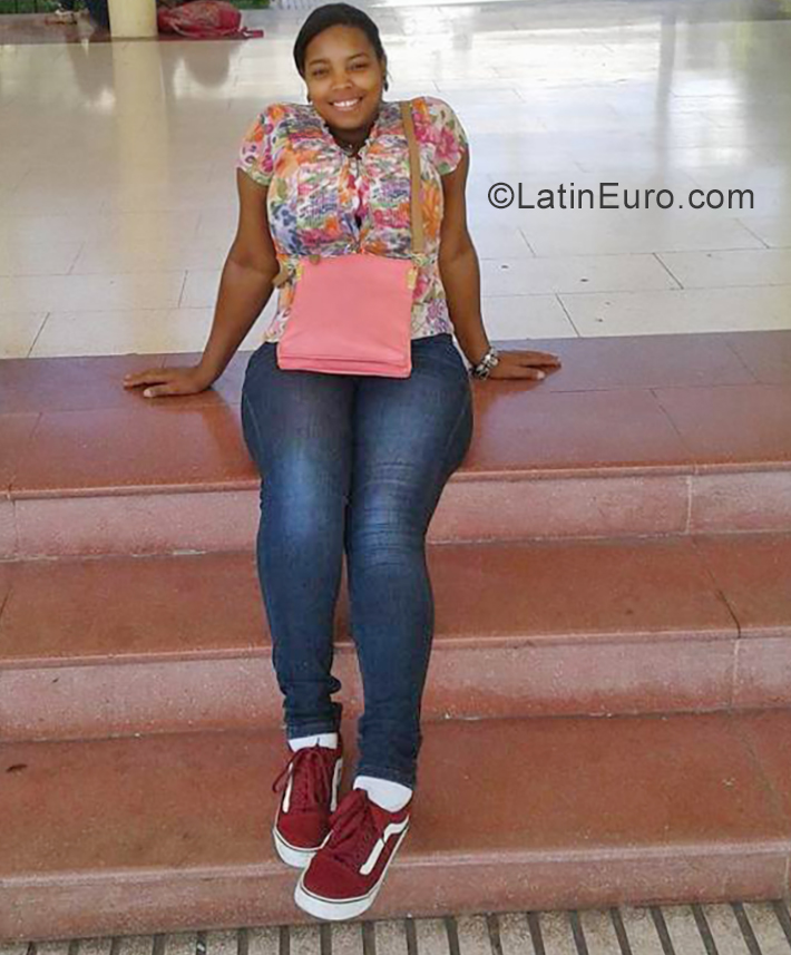 Date this hot Dominican Republic girl Rosanyela from Santo Domingo DO34460