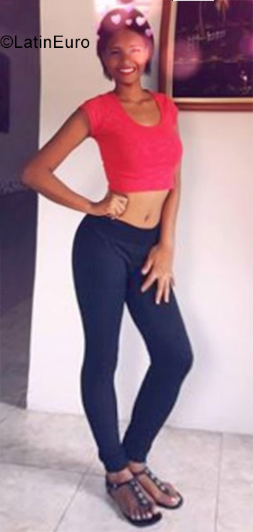 Date this sultry Venezuela girl Danyerli from Guarenas VE2275