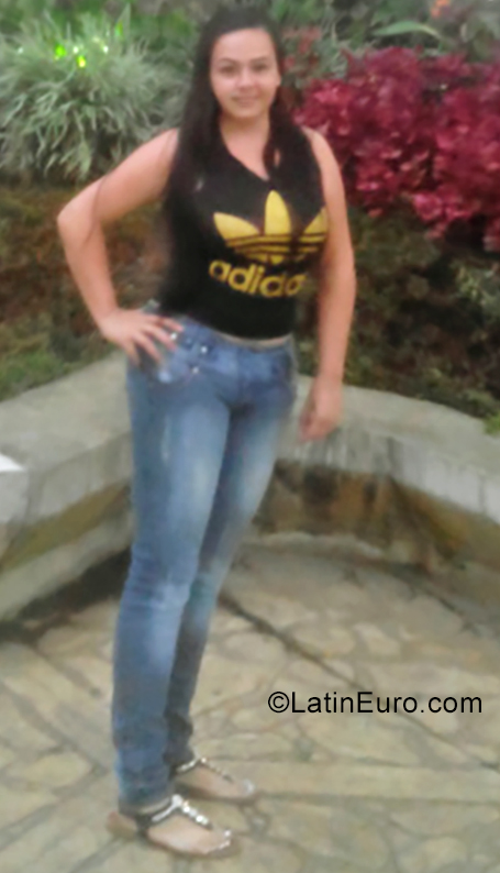 Date this voluptuous Colombia girl Daniela from Medellin CO25199