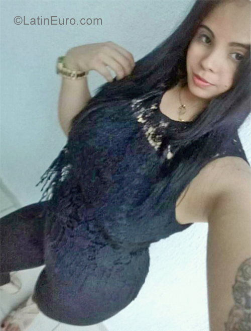 Date this delightful Venezuela girl Mia from Maracaibo VE2294