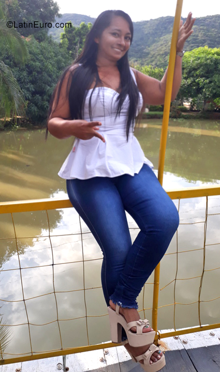 Date this sensual Colombia girl Derly from Cucuta CO25225