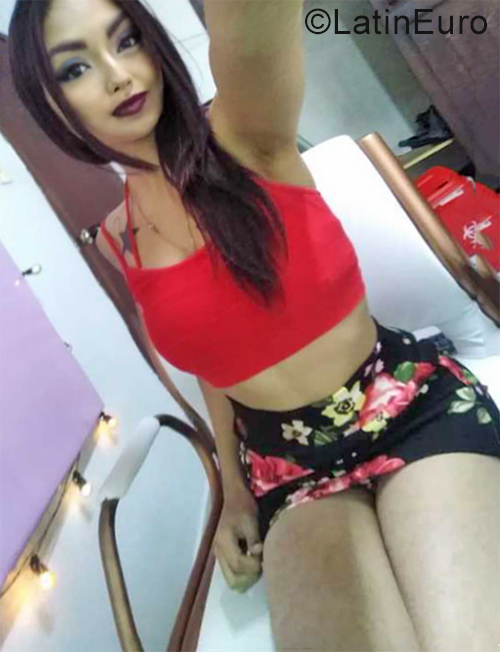 Date this exotic Colombia girl Moon from Bogota CO25242