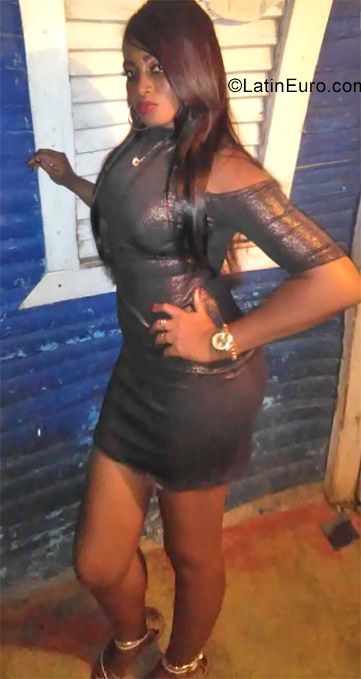 Date this nice looking Dominican Republic girl Evelin from Santo Domingo DO34568