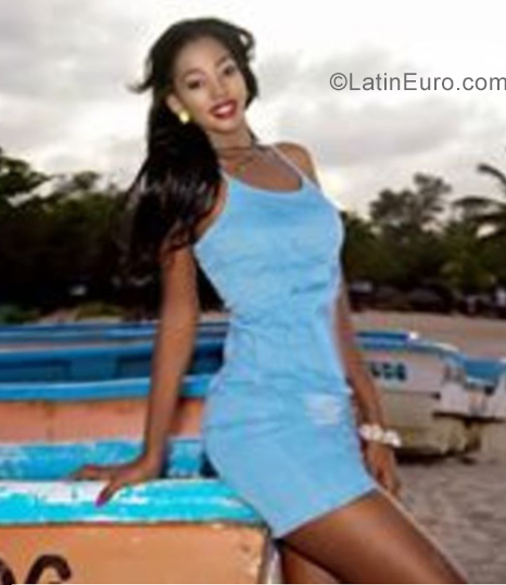Date this charming Dominican Republic girl Sophie from Punta Cana DO34586