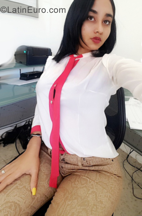 Date this beautiful Dominican Republic girl Lenny from Santo Domingo DO34592