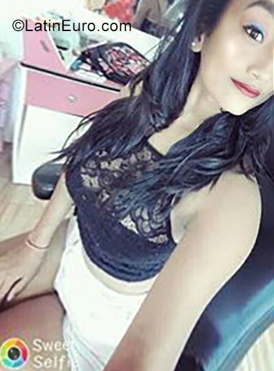 Date this tall Ecuador girl Silvia from Pedernales EC323