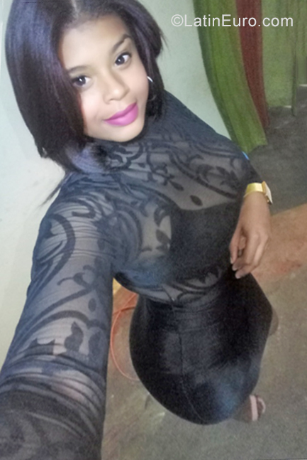 Date this attractive Dominican Republic girl Oscateren from Santiago DO34675