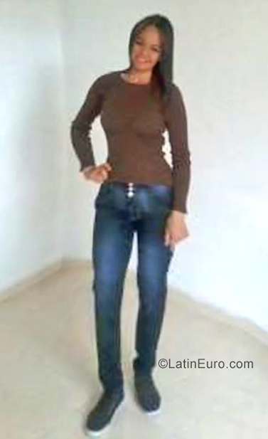 Date this athletic Colombia girl Alejandra from Bogota CO25302