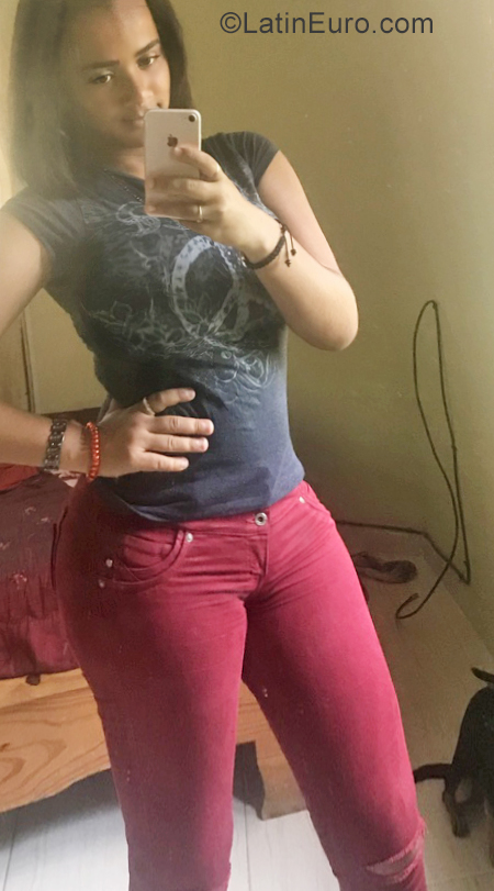 Date this hot Dominican Republic girl Anyelie from Santo Domingo DO34681