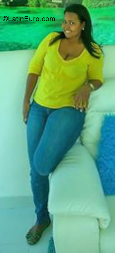 Date this hard body Dominican Republic girl Yoselin from Santo Domingo DO34784