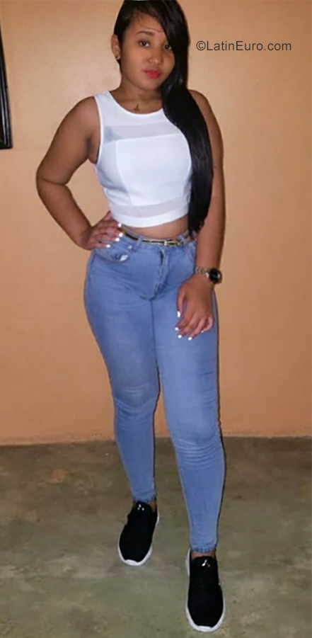Date this passionate Dominican Republic girl Antonia from Santo Domingo DO34815