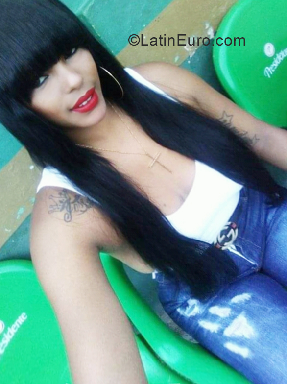 Date this happy Dominican Republic girl Stephanie from Santo Domingo DO34838