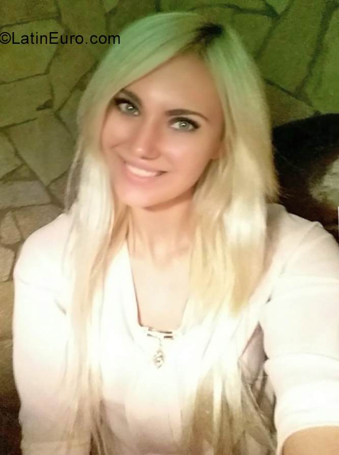 Date this happy Ukraine girl Retfonie from Kiev UA77