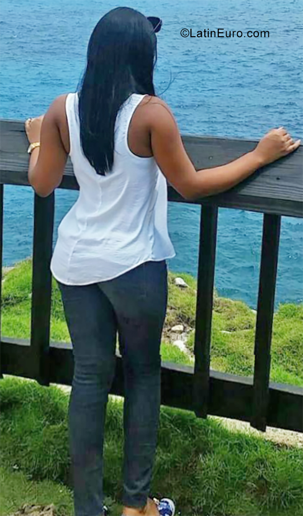 Date this good-looking Dominican Republic girl Adelin from Santo Domingo DO34849