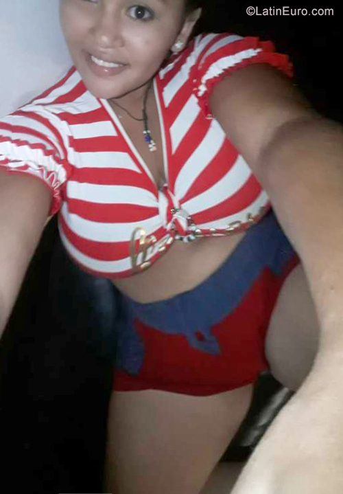 Date this cute Colombia girl Angela from Cartagena CO25408