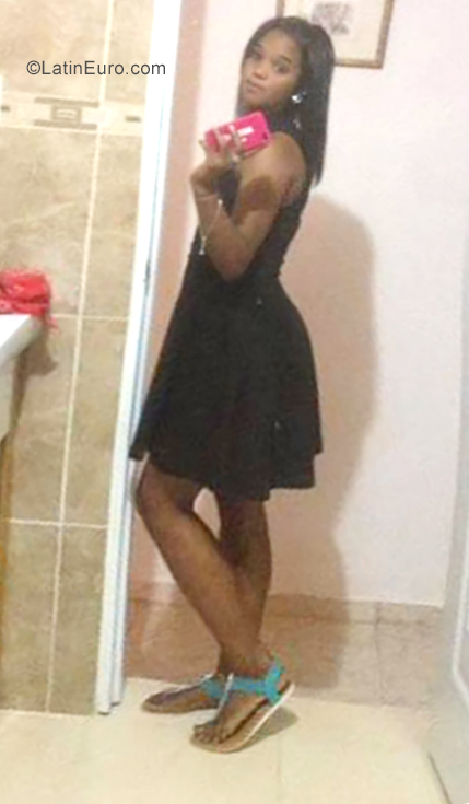 Date this pretty Dominican Republic girl Emma from Punta Cana DO34886