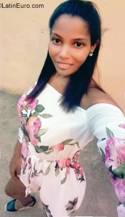 Date this pretty Dominican Republic girl Yafreisy from San Cristóbal DO36070