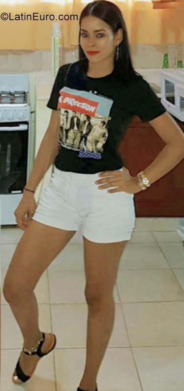 Date this nice looking Dominican Republic girl Celenia from Sosua DO34937