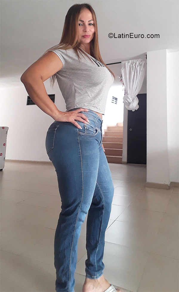 Date this georgeous Colombia girl Claudia from Cali CO27990