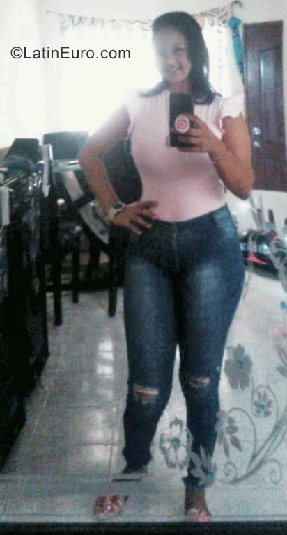 Date this fun Colombia girl Yesenia from Barranquilla CO25439