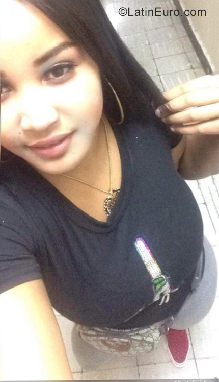 Date this lovely Dominican Republic girl Winifer from Santo Domingo DO34962