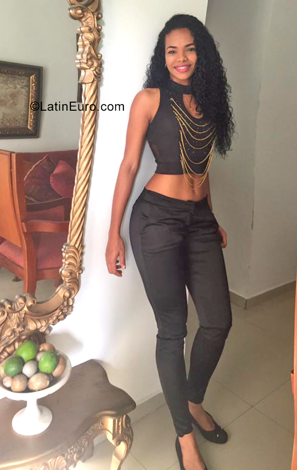 Date this hard body Colombia girl Sonia from Cartagena CO25454