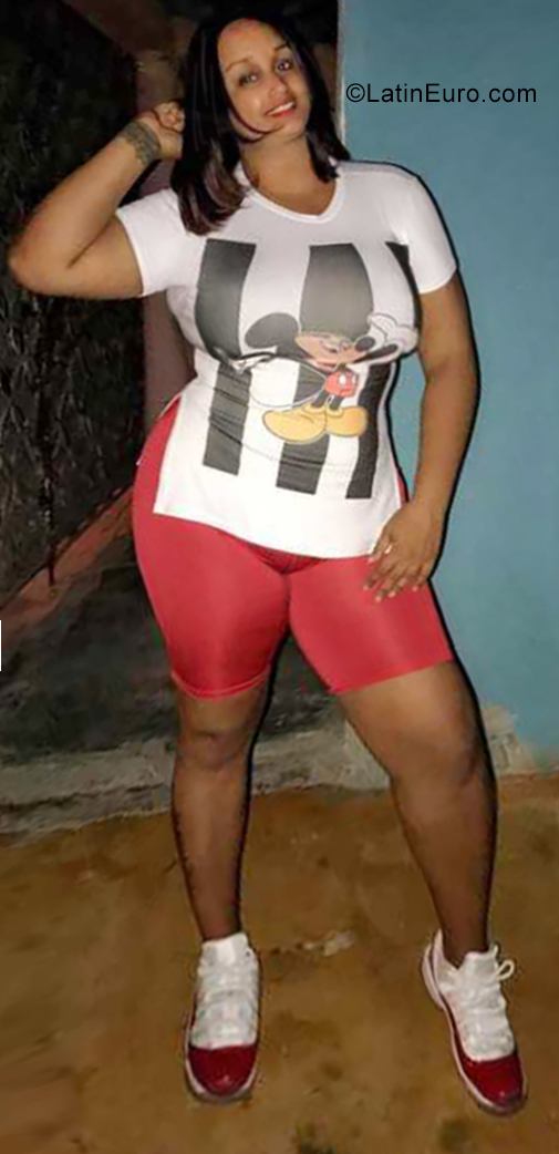 Date this hard body Dominican Republic girl Yorleny from Santiago DO34977