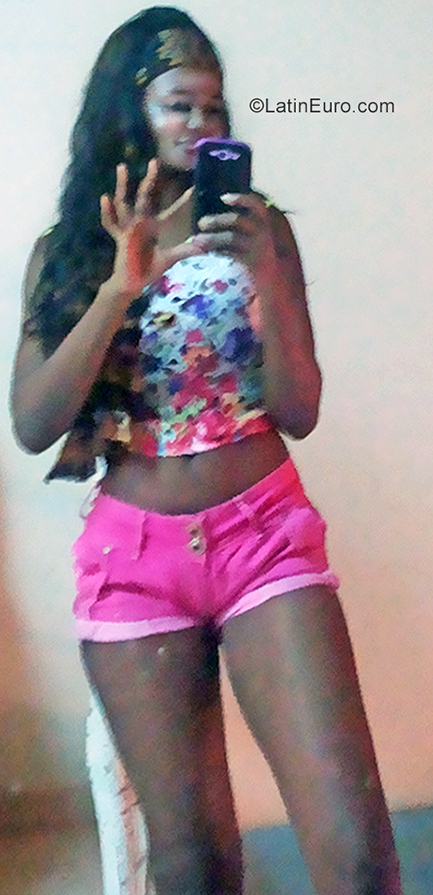 Date this tall Colombia girl Lucia from Pereira CO25483