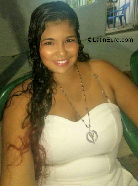 Date this lovely Colombia girl Loraine from Barranquilla CO25493