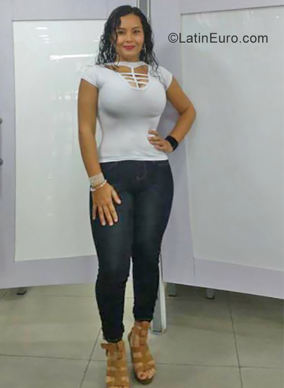 Date this hot Venezuela girl Rosbely from Barquisimeto VE2442