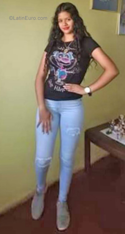 Date this stunning Venezuela girl Alejandra from Cumana VE2446