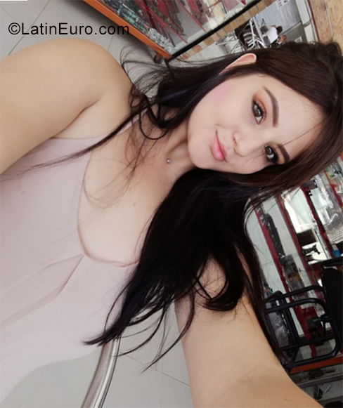 Date this cute Colombia girl Carolina from Medellín CO25516