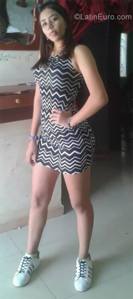 Date this pretty Venezuela girl Yueli from Caracas VE2452