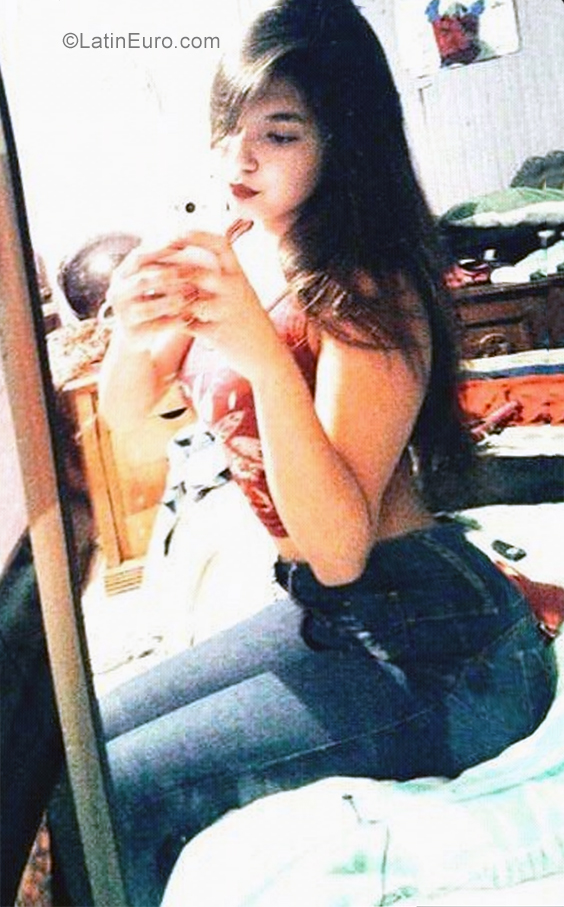 Date this hot Venezuela girl Romerly from Caracas VE2455