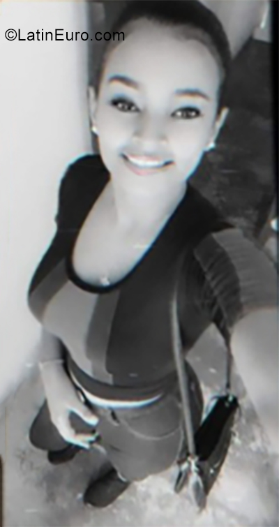 Date this voluptuous Dominican Republic girl Luisa from Santiago De Los Caballeros DO35112