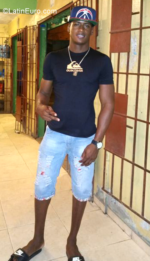 Date this sultry Dominican Republic man Jose migue from Santos Donmigo DO35114