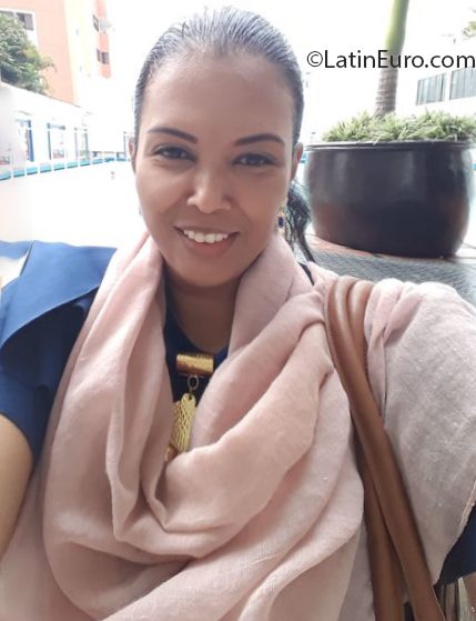 Date this georgeous Colombia girl Julieta from Cali CO25566