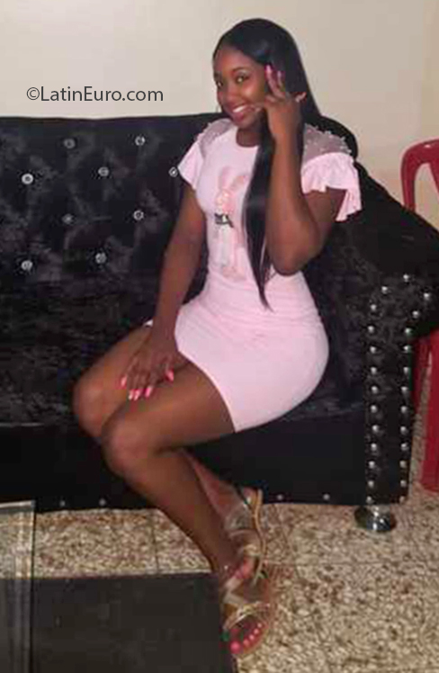 Date this gorgeous Dominican Republic girl Esbamel from Santo Domingo DO35211