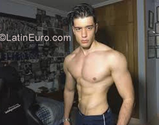 Date this voluptuous Dominican Republic man Jose from Santo Domingo MX1650