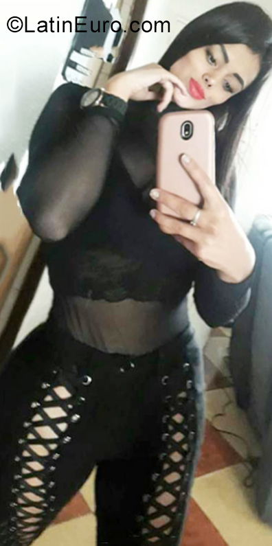 Date this beautiful Colombia girl Kim from Bogota CO25616