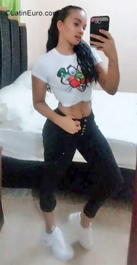 Date this voluptuous Dominican Republic girl Gabriela from La Vega DO35284