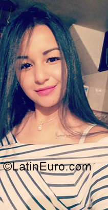 Date this beautiful Colombia girl Daniela from Bogota CO25641