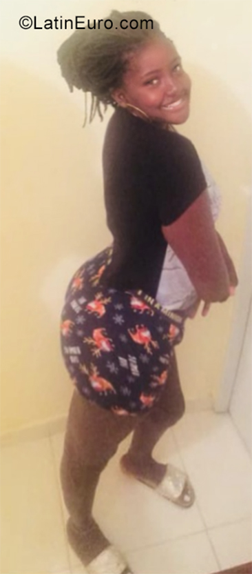 Date this voluptuous Dominican Republic girl Ruth from San Pedro De Macoris DO35318