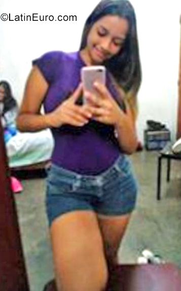 Date this foxy Venezuela girl Beatriz from Cumana VE2511