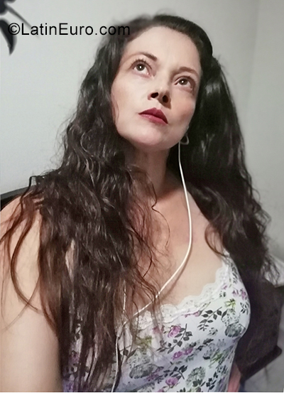 Date this nice looking Colombia girl Dona from Bogota CO25666