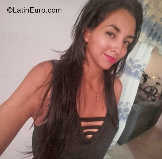 Date this hot Colombia girl Andrea from Cali CO25674