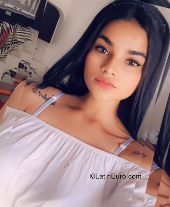 Date this voluptuous Colombia girl Camila from Bogota CO25683